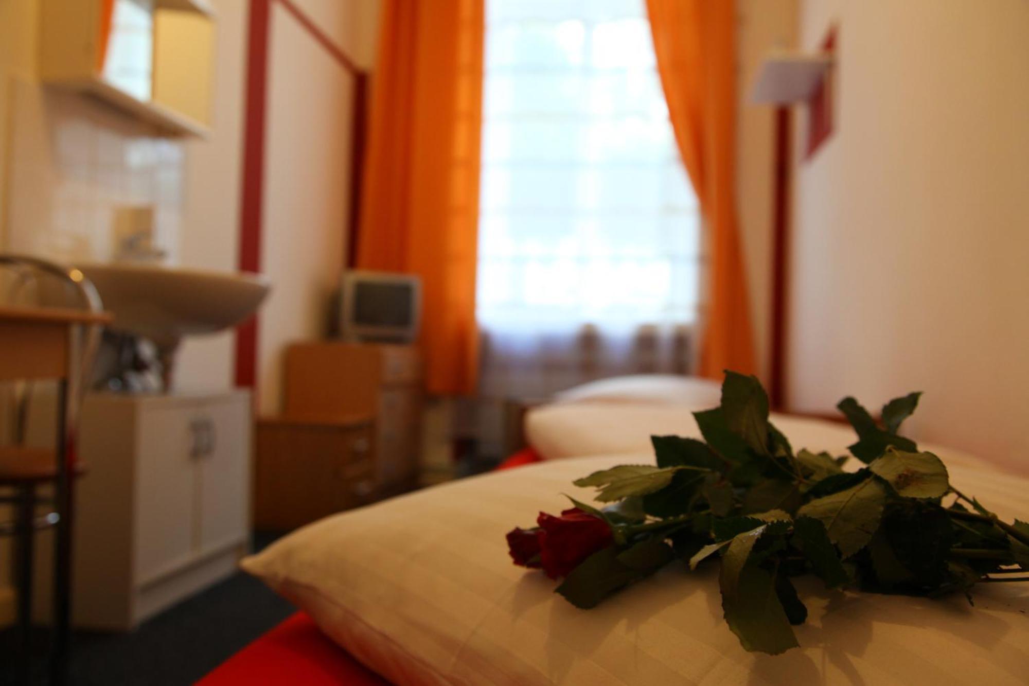 Hotel Pension Insor Берлин Екстериор снимка