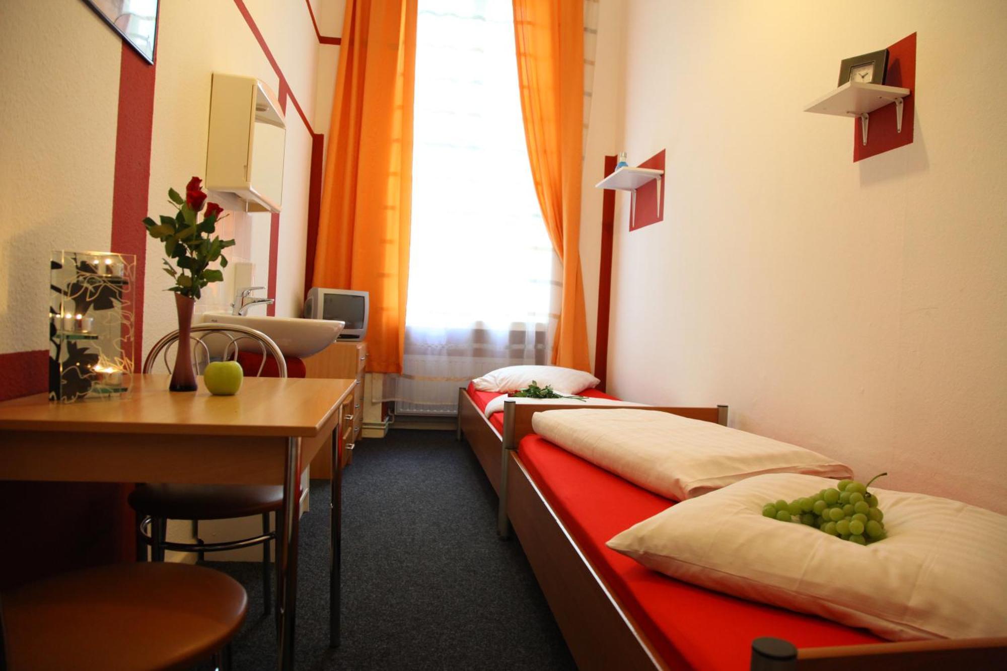 Hotel Pension Insor Берлин Екстериор снимка
