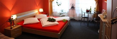 Hotel Pension Insor Берлин Екстериор снимка