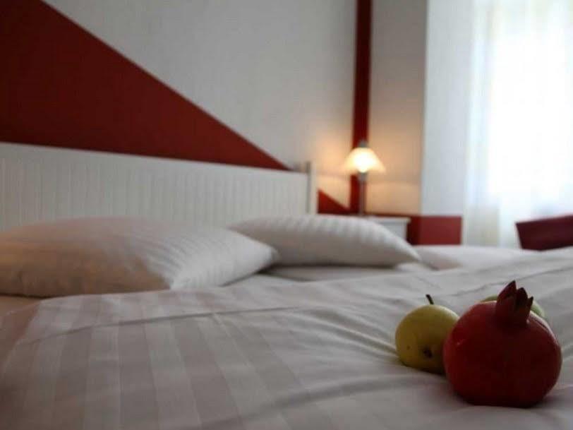 Hotel Pension Insor Берлин Екстериор снимка