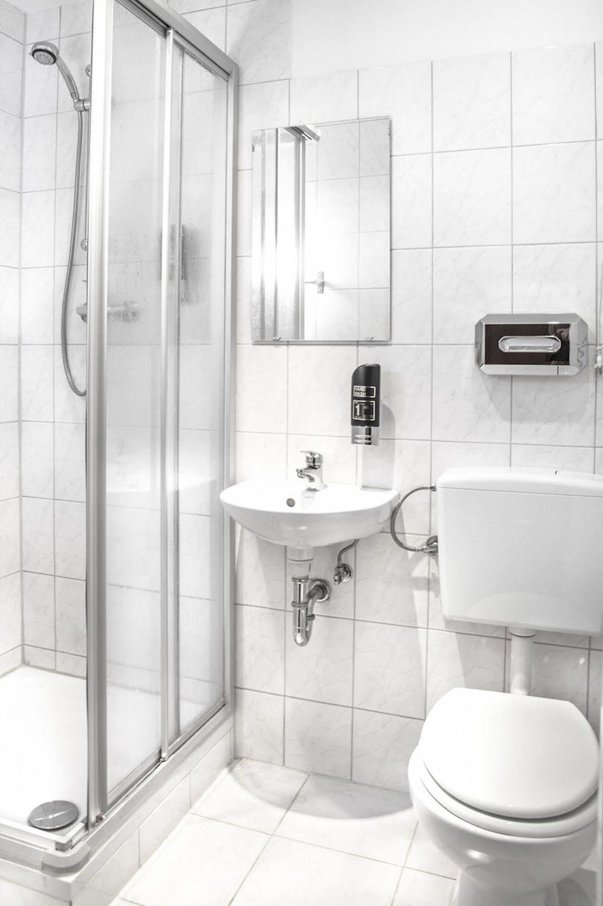 Hotel Pension Insor Берлин Екстериор снимка