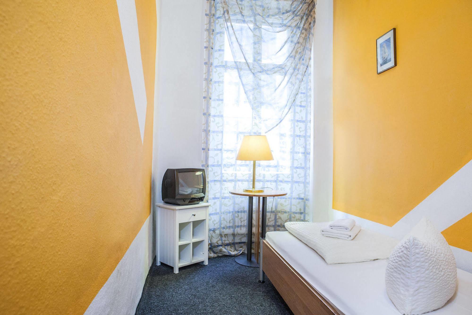 Hotel Pension Insor Берлин Екстериор снимка